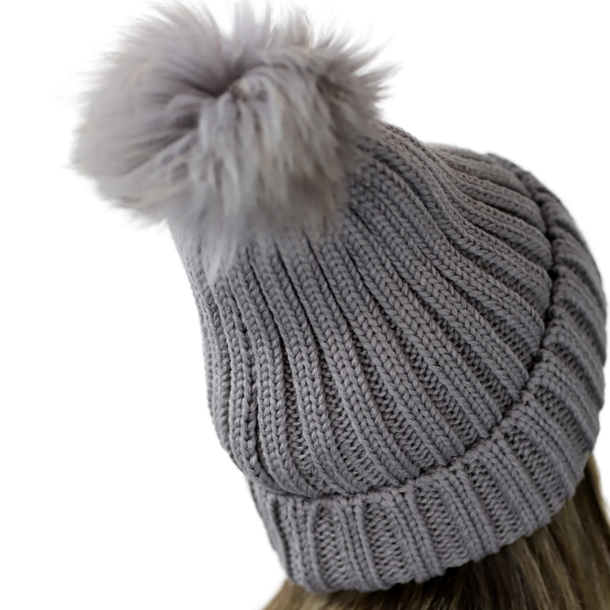 KNITTED HAT WITH FUR POM - BLACK