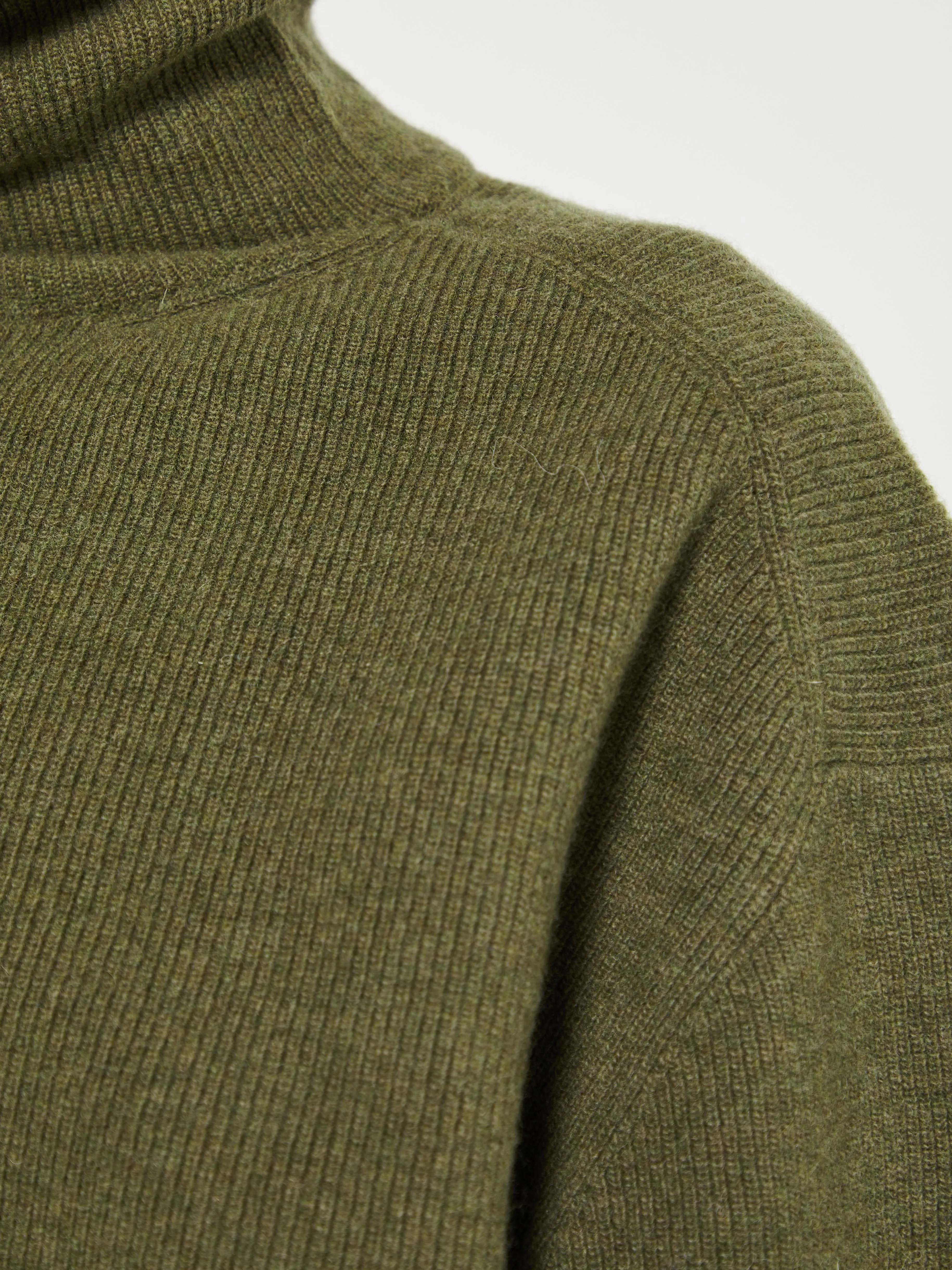 Turtleneck Jumper Knit in Dusky Green