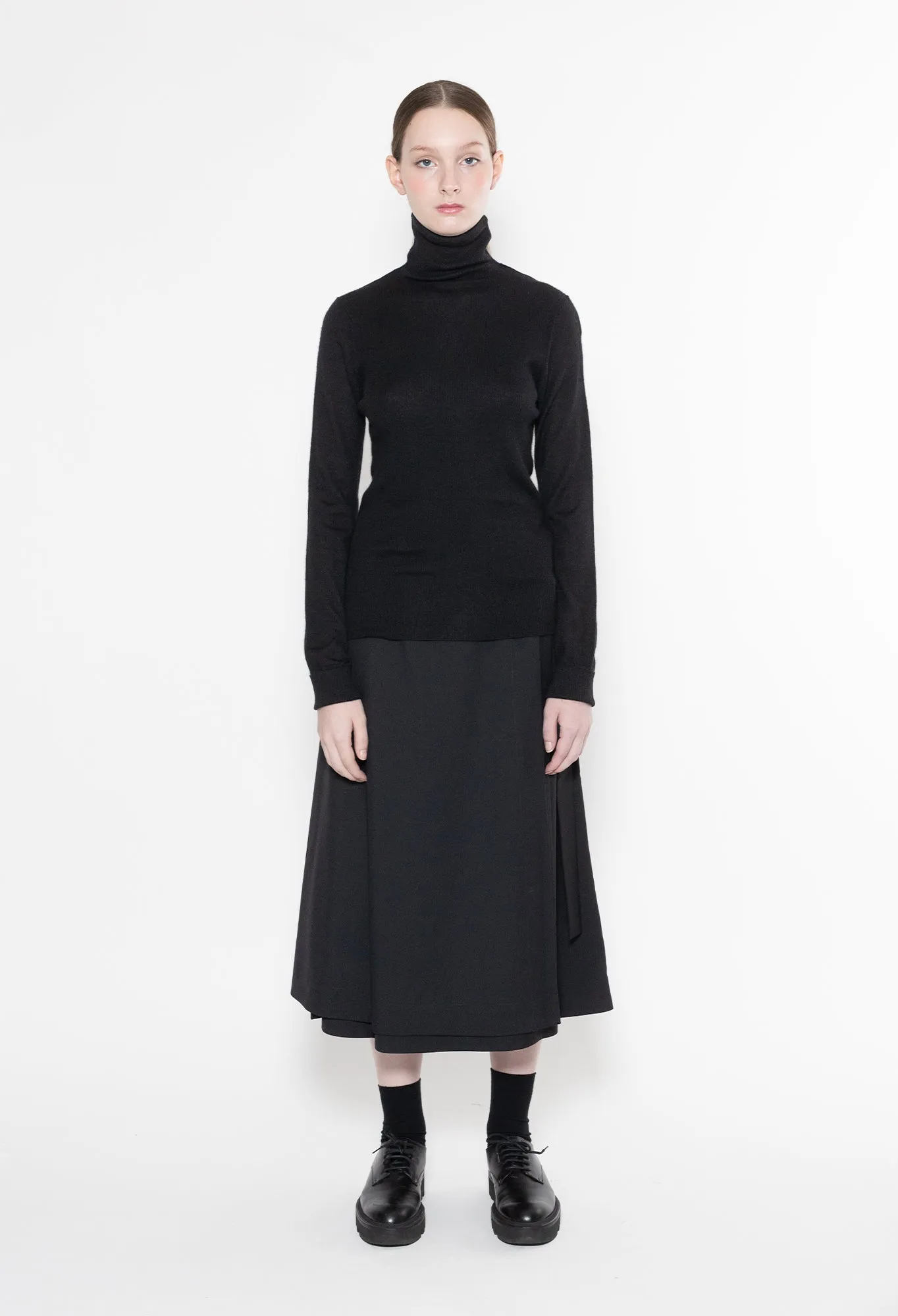 WARA - 16gg Cashmere Turtleneck Sweater in Black and Navy